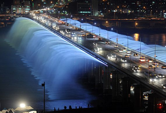 Мост Банпо в Сеуле - красивый мост фонтан